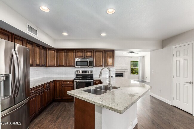 Building Photo - 15824 N 57th St