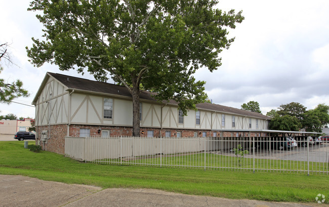 Building Photo - Salem Village