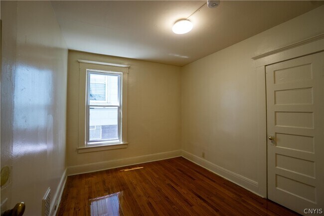 Building Photo - 1217.5 Madison St