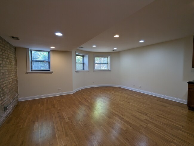 Building Photo - 2834 N Albany Ave