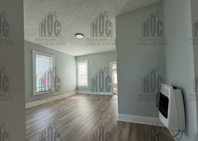 Building Photo - 726 E Main St