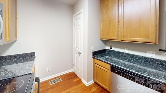 Building Photo - 537 Donatello Avenue