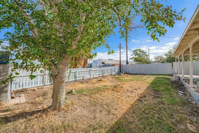 Building Photo - 571 Blackmore Dr