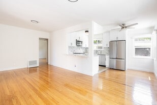 Building Photo - 728 N Edinburgh Ave