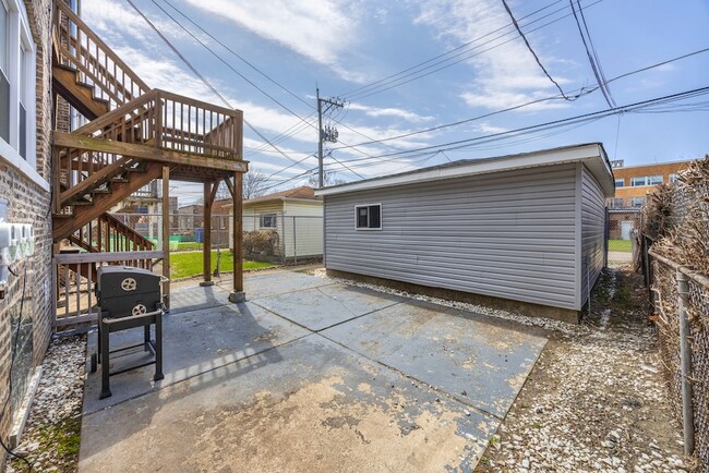 Building Photo - 8332 S May St