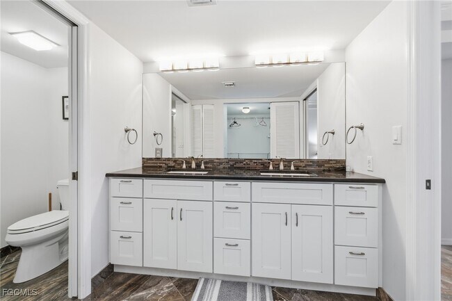 Building Photo - 6585 Nicholas Blvd