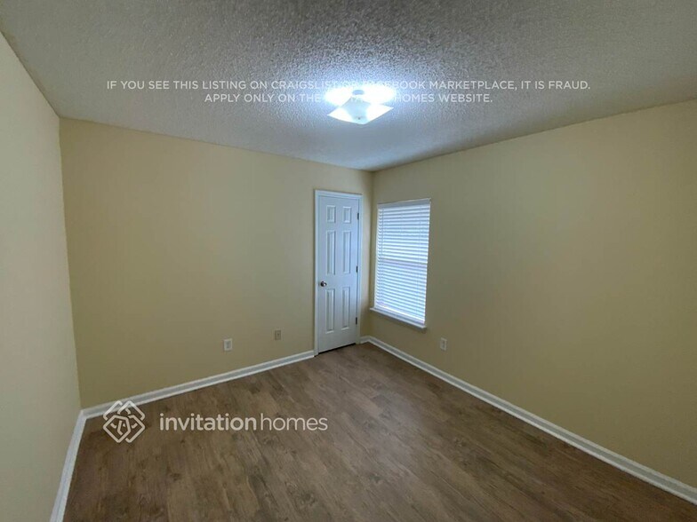 Building Photo - 10939 Apple Blossom Trail E