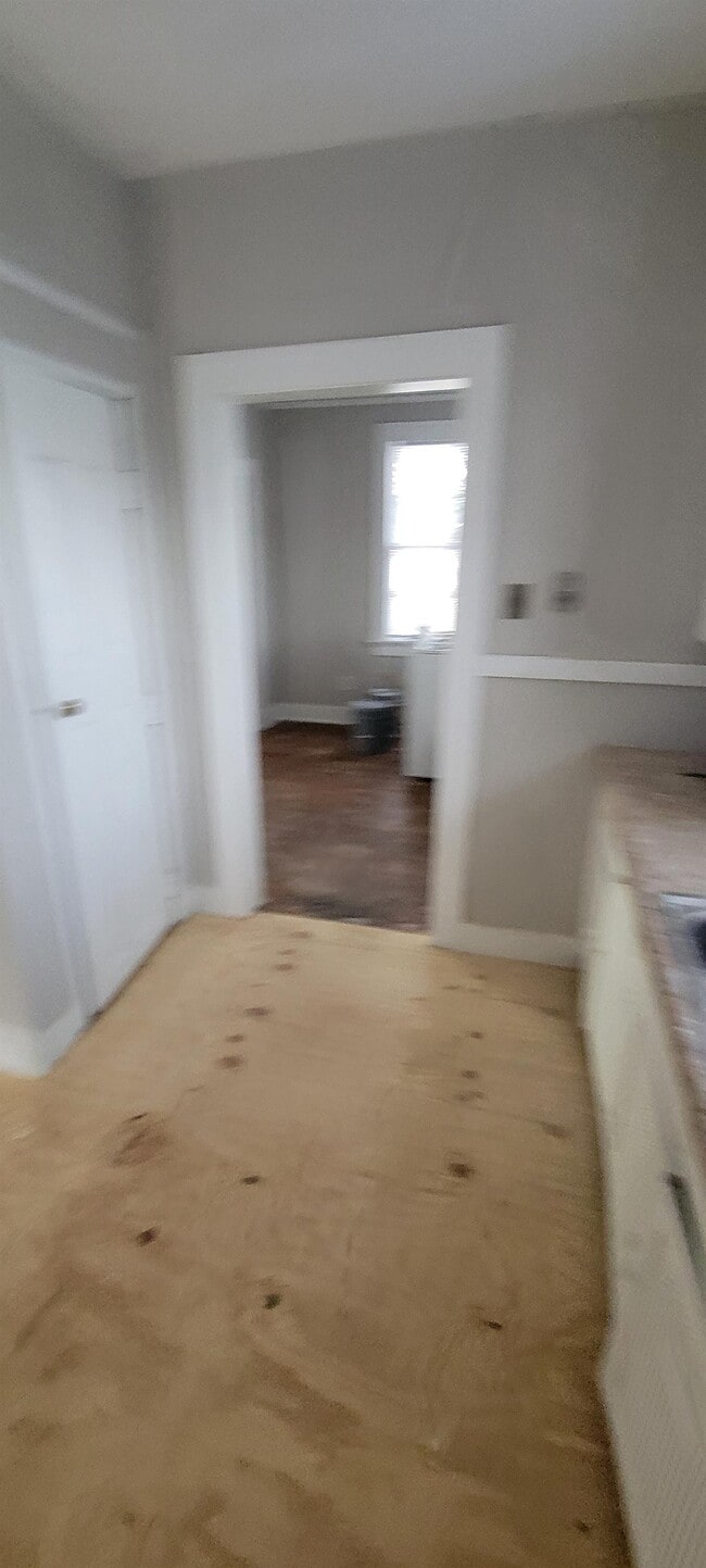 Building Photo - 966 E Fortification St