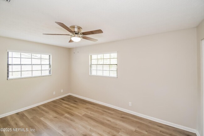 Building Photo - 1061 Grove Park Dr E