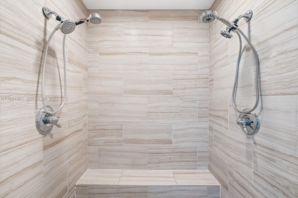 Building Photo - 2830 NE 56th Ct