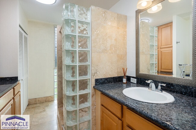 Building Photo - 240 Lili?uokalani Ave