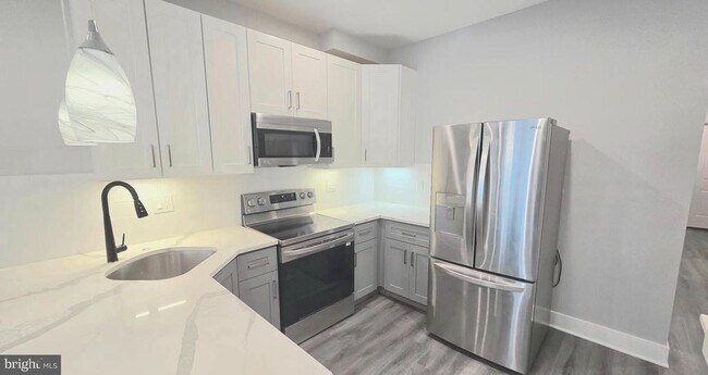 Building Photo - 5233 Chancellor St