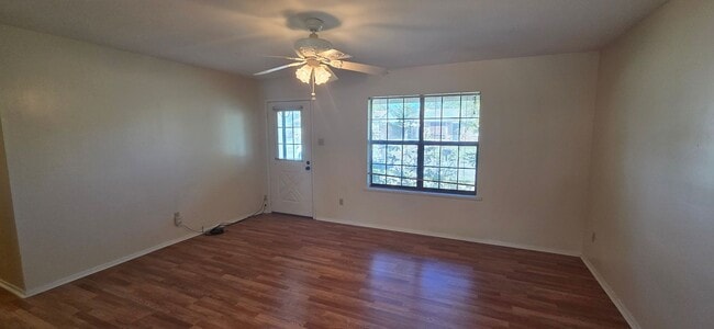 Building Photo - Updated home off Ambassador