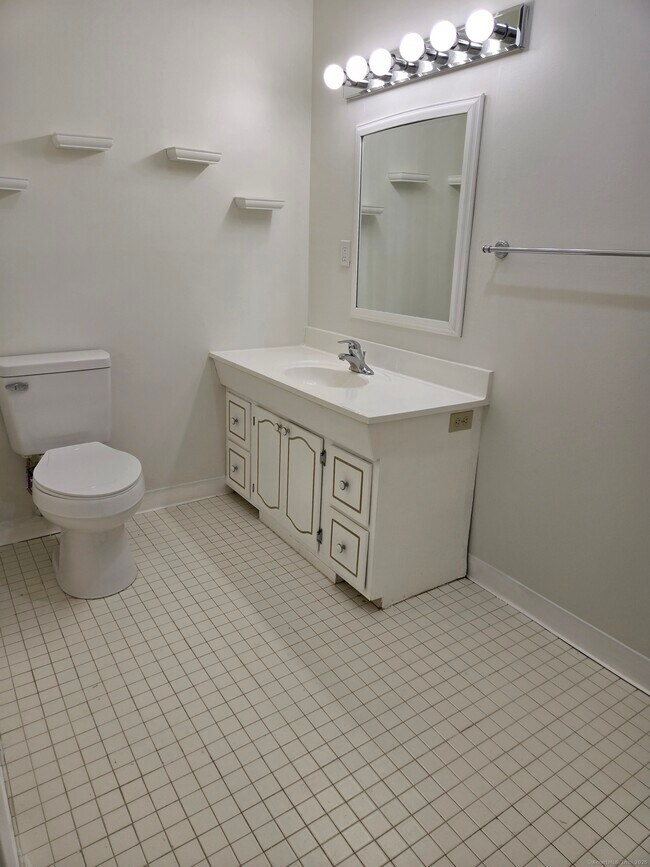 Building Photo - 1209 Cromwell Hills Dr