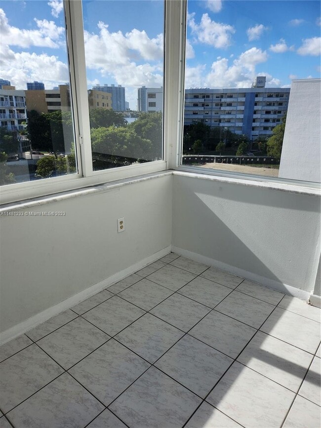 Building Photo - 250 180th Dr