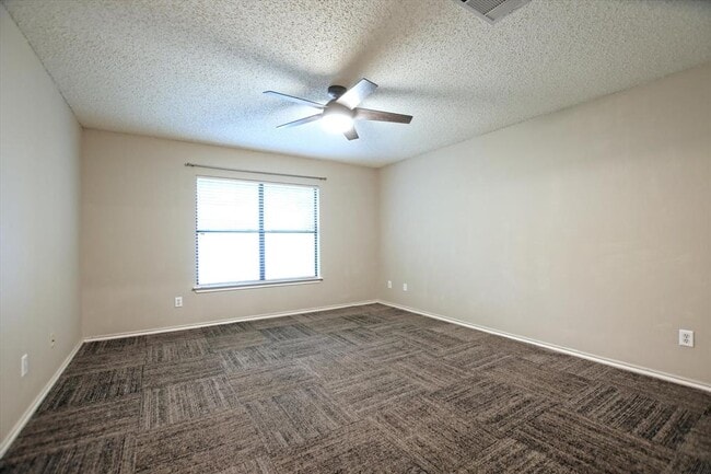 Building Photo - 1353 Lakeside Loop