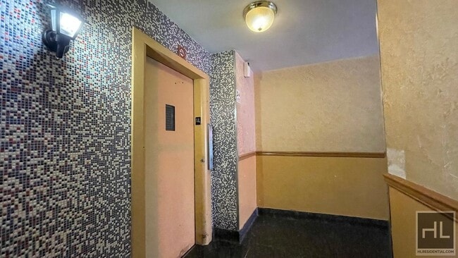 Building Photo - BRIGHT AND  LARGE 2  BEDROOMS RUGBY ROAD/P...
