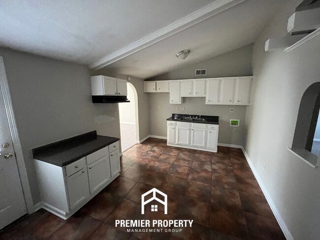 Building Photo - Charming 3BR/1.5BA in 38118 | Vaulted Ceilings, Fireplace & Formal Dining
