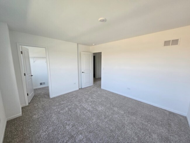 Building Photo - 348 Danforth Dr