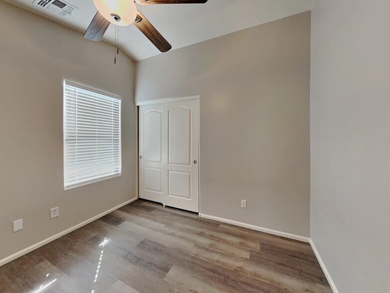 Building Photo - 7261 W Glenn Dr