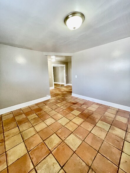 Building Photo - 901 N M St