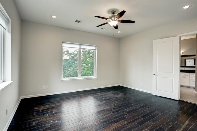 Building Photo - 2613 Waugh Dr