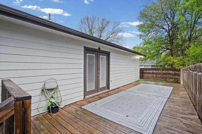 Building Photo - 158 Oak River Dr