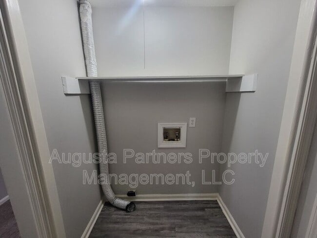 Building Photo - 112 Chalet North CT