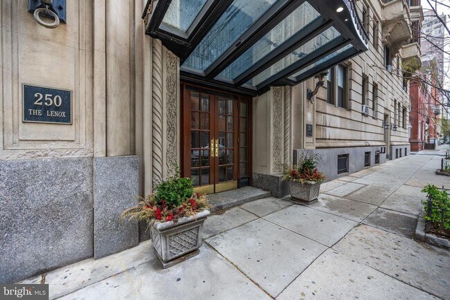 Building Photo - 250 S 13th St