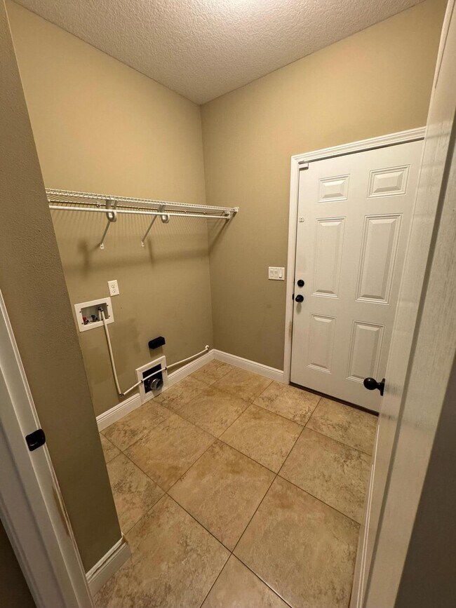 Building Photo - 41 Cactus Rd