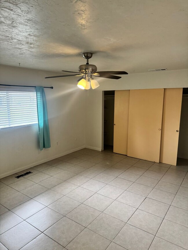 Building Photo - Single Family Home