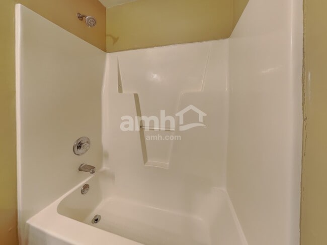 Building Photo - 4004 Pearl Rd