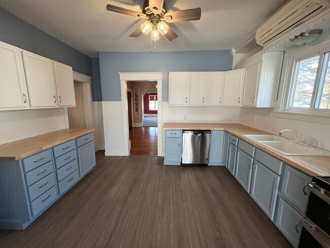 Building Photo - 3 Bedroom/2.5 Bathroom Home in Peoria for Lease