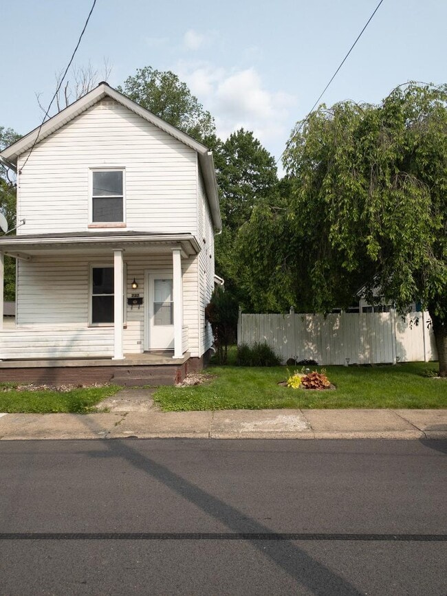 Building Photo - 737 Grove Ave