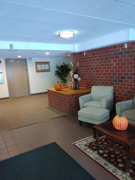 Building Photo - 180 Green St