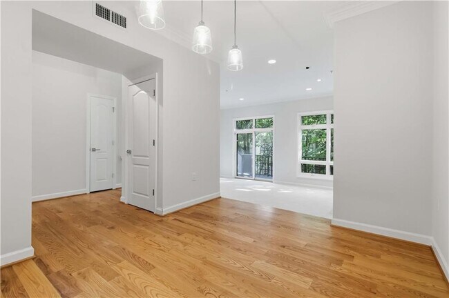 Building Photo - 3475 Oak Valley Rd NE