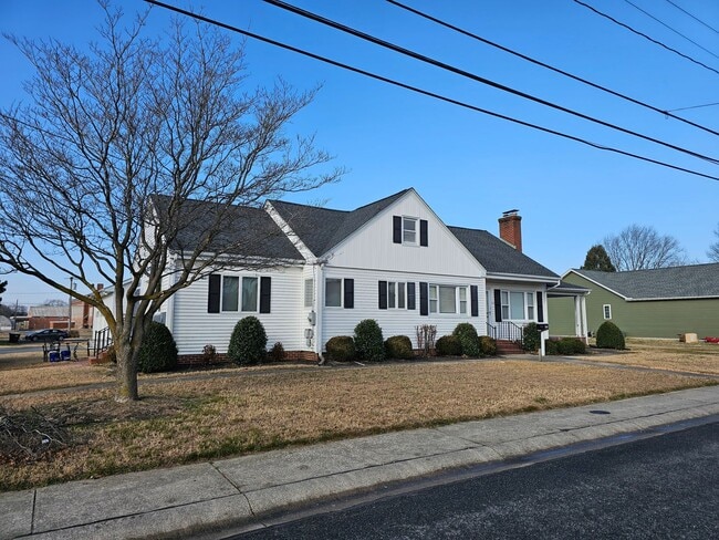 Building Photo - 616 N Washington St