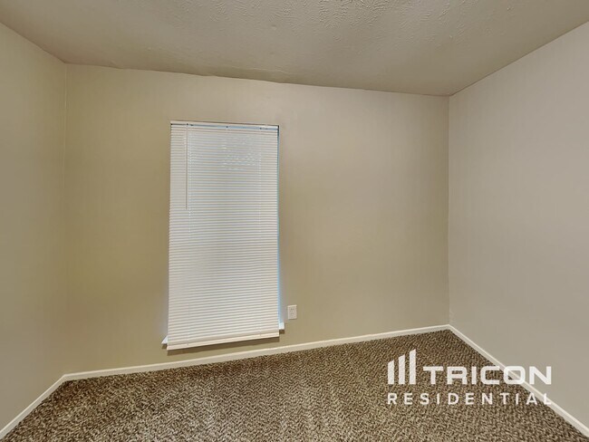 Building Photo - 2507 Arapaho Dr