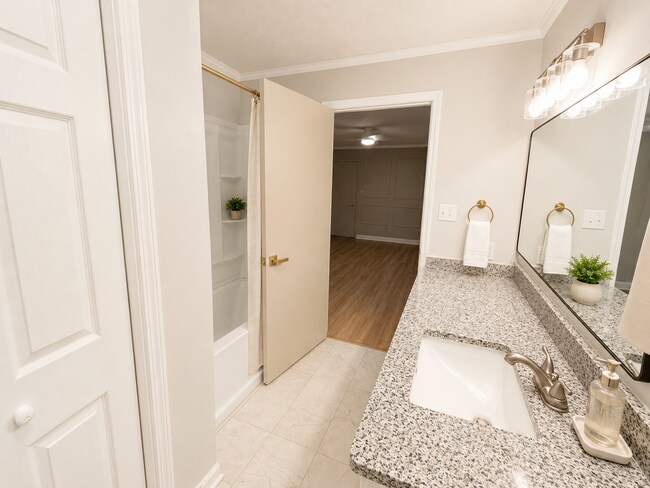 Building Photo - 1004 Blanton Pl