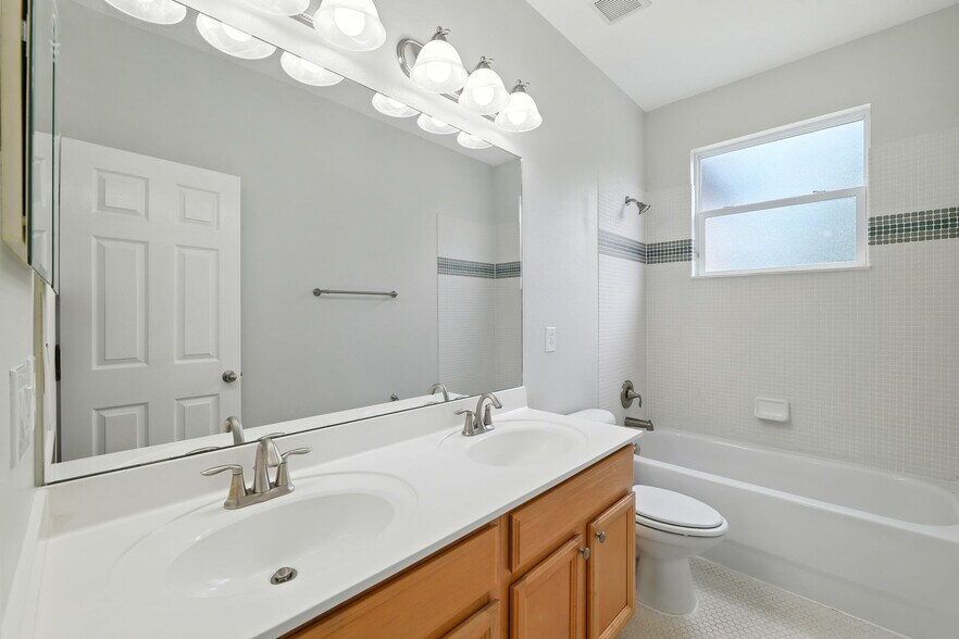 Building Photo - 2480 Cypress Tree Trl