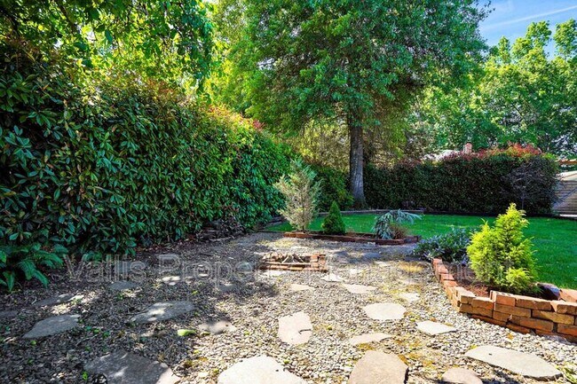 Building Photo - 2185 Trade St SE