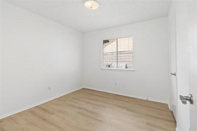 Building Photo - 126 Wood Hollow Dr