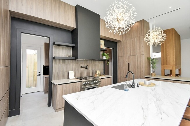 Building Photo - 5414 John Dreaper Dr