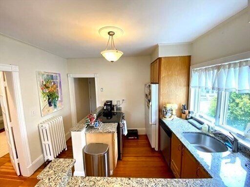 Building Photo - 40 Laurel St