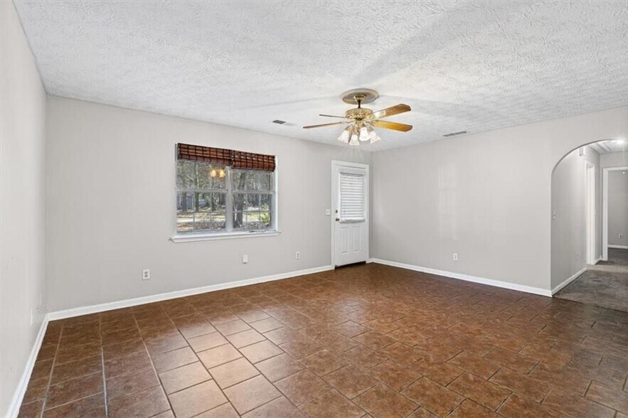 Building Photo - 120 Woodcrest Dr