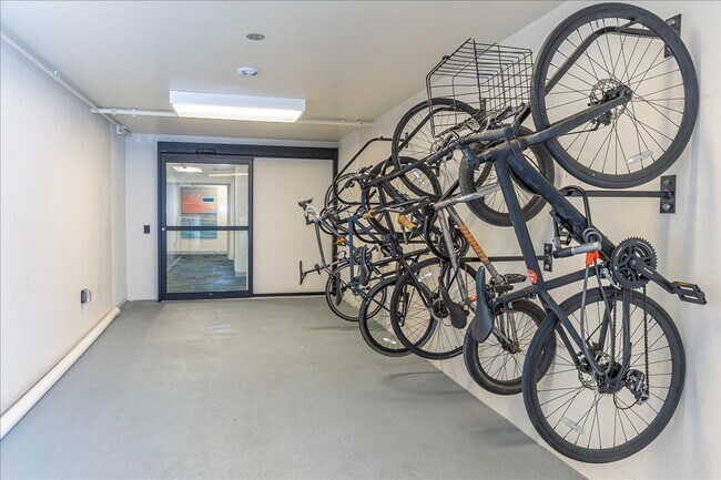 Building Photo - High Floor 2 BED/2 BATH/2 PRKG in brand ne...