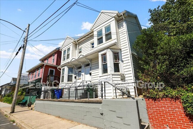 Building Photo - 803 S Potomac St