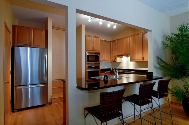 Building Photo - 2039 N Lincoln Ave