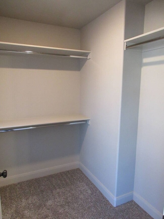 Building Photo - 3 bed - 2.5 bath - Newer town home living ...