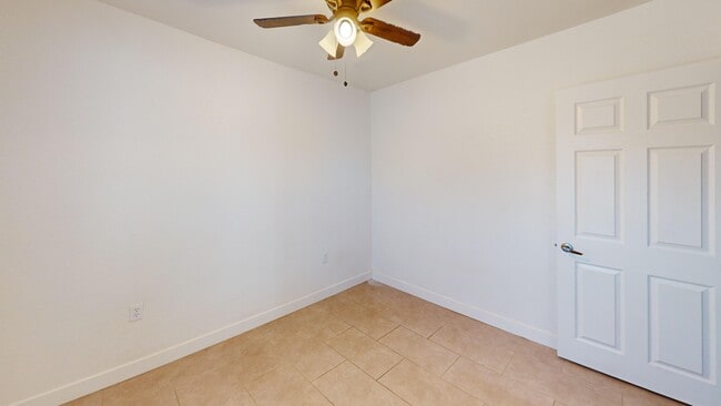 Building Photo - 1408 E Orange St.